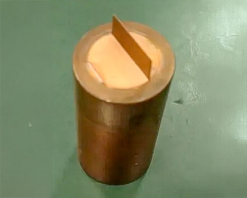 細い溝を彫り込む1