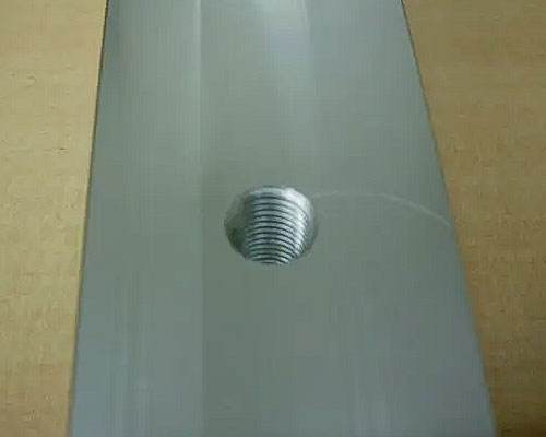 長さ1100ｍｍ素材のネジ穴の加工1