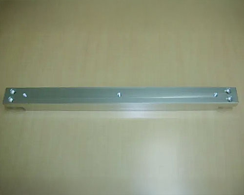 長さ1100ｍｍ素材のネジ穴の加工2