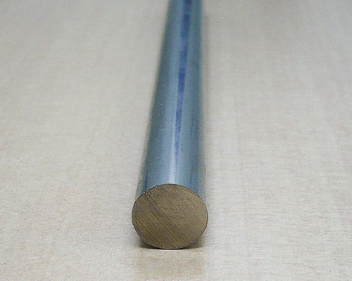 アルミ丸棒の貫通孔加工1