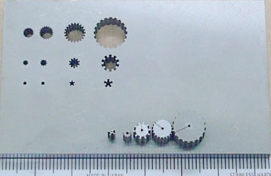 ワイヤーカット放電加工機サンプル写真2