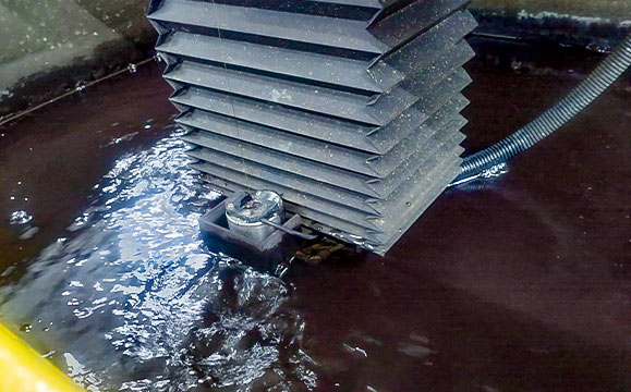 ワイヤーカット放電加工機