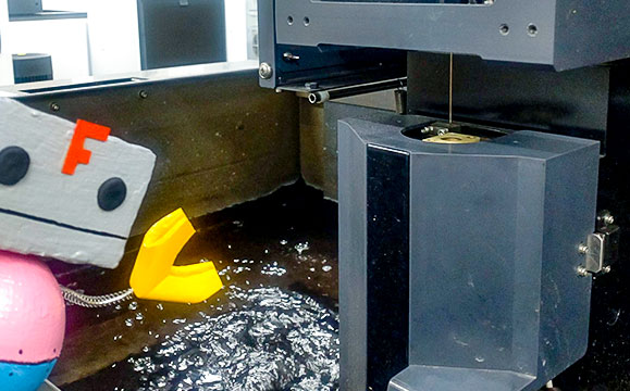 ワイヤーカット放電加工機