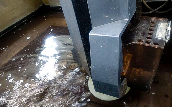 ワイヤーカット放電加工機